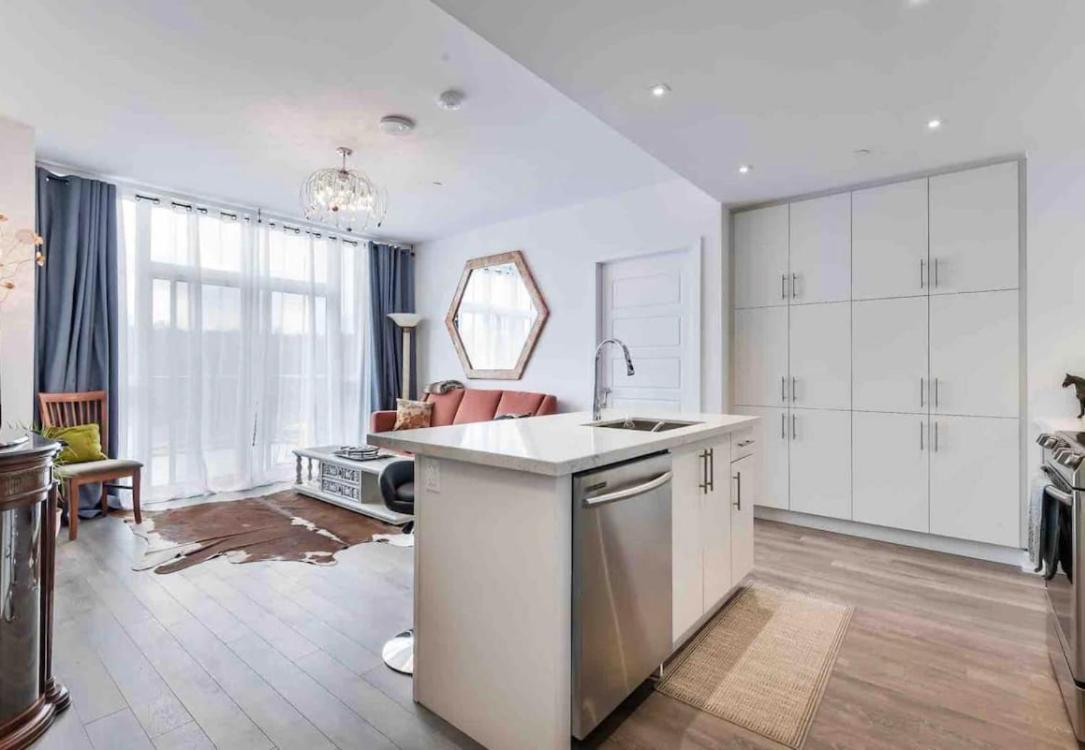 Aquarius 2 Bedroom Condo Friday Harbour Innisfil Экстерьер фото