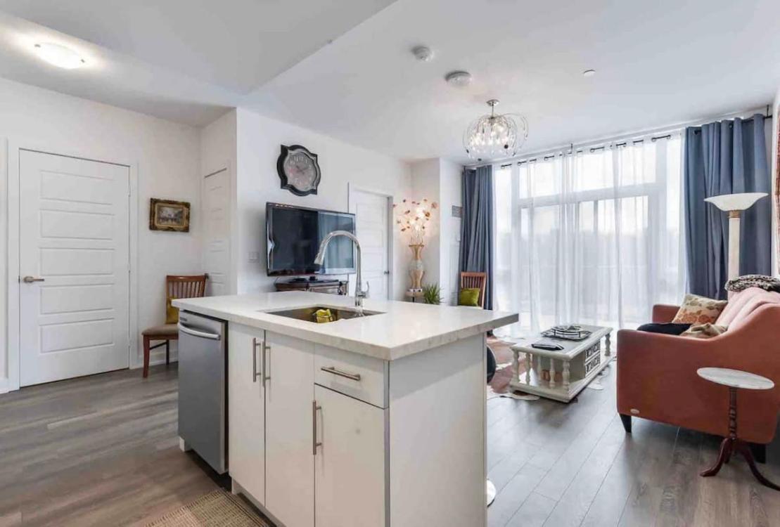 Aquarius 2 Bedroom Condo Friday Harbour Innisfil Экстерьер фото