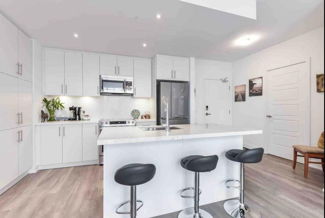 Aquarius 2 Bedroom Condo Friday Harbour Innisfil Экстерьер фото