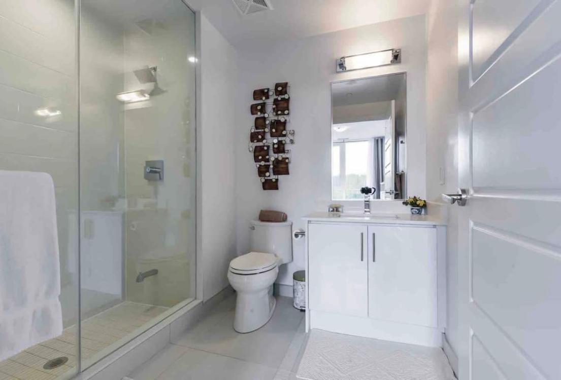 Aquarius 2 Bedroom Condo Friday Harbour Innisfil Экстерьер фото