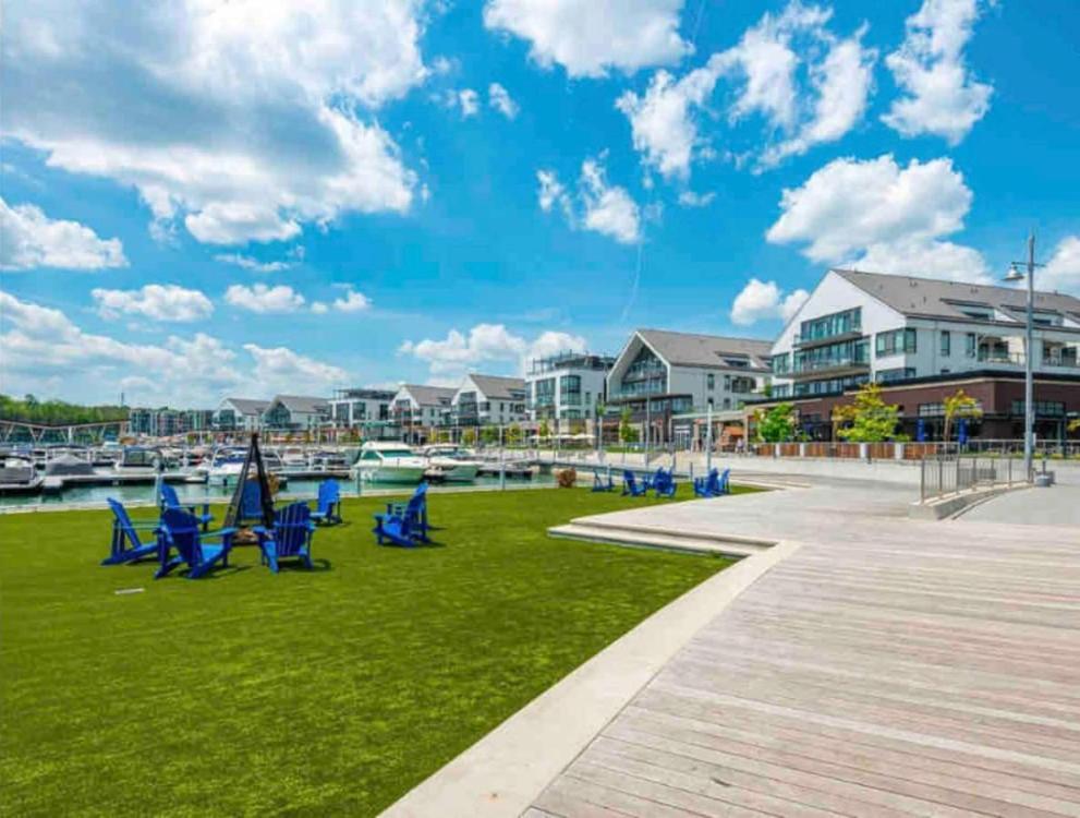 Aquarius 2 Bedroom Condo Friday Harbour Innisfil Экстерьер фото