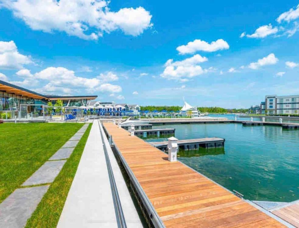 Aquarius 2 Bedroom Condo Friday Harbour Innisfil Экстерьер фото
