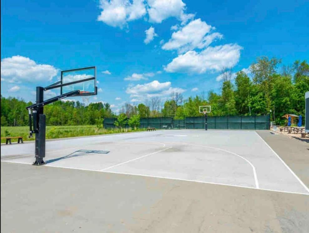 Aquarius 2 Bedroom Condo Friday Harbour Innisfil Экстерьер фото