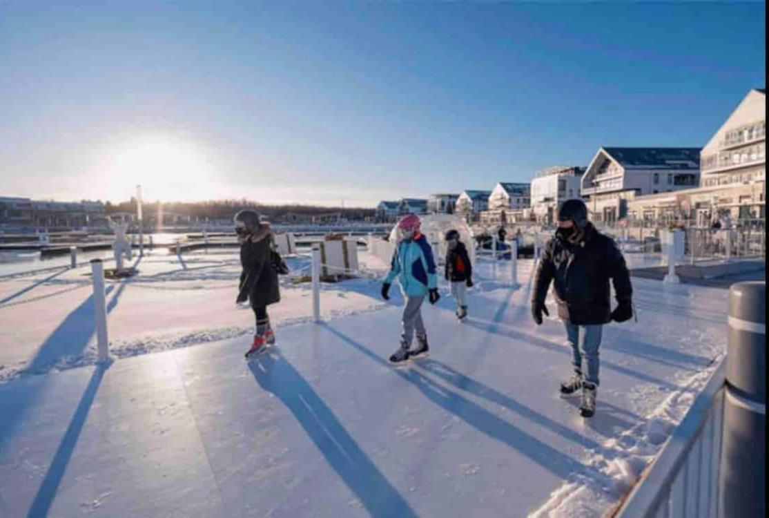 Aquarius 2 Bedroom Condo Friday Harbour Innisfil Экстерьер фото