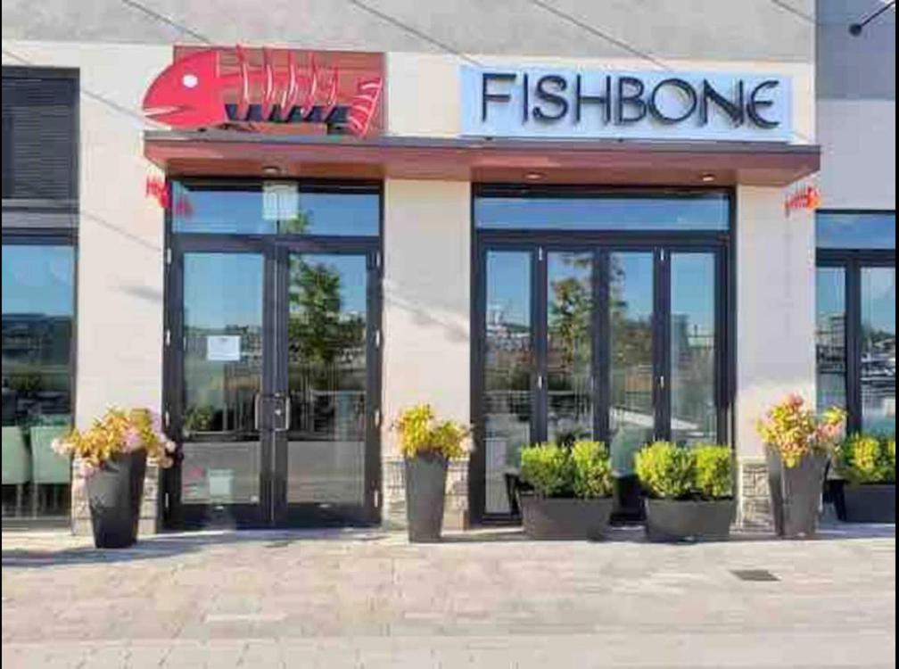Aquarius 2 Bedroom Condo Friday Harbour Innisfil Экстерьер фото