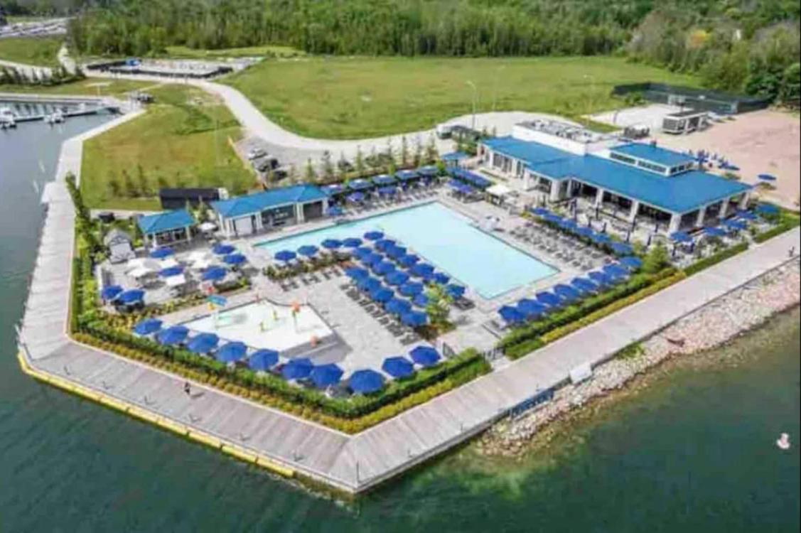 Aquarius 2 Bedroom Condo Friday Harbour Innisfil Экстерьер фото