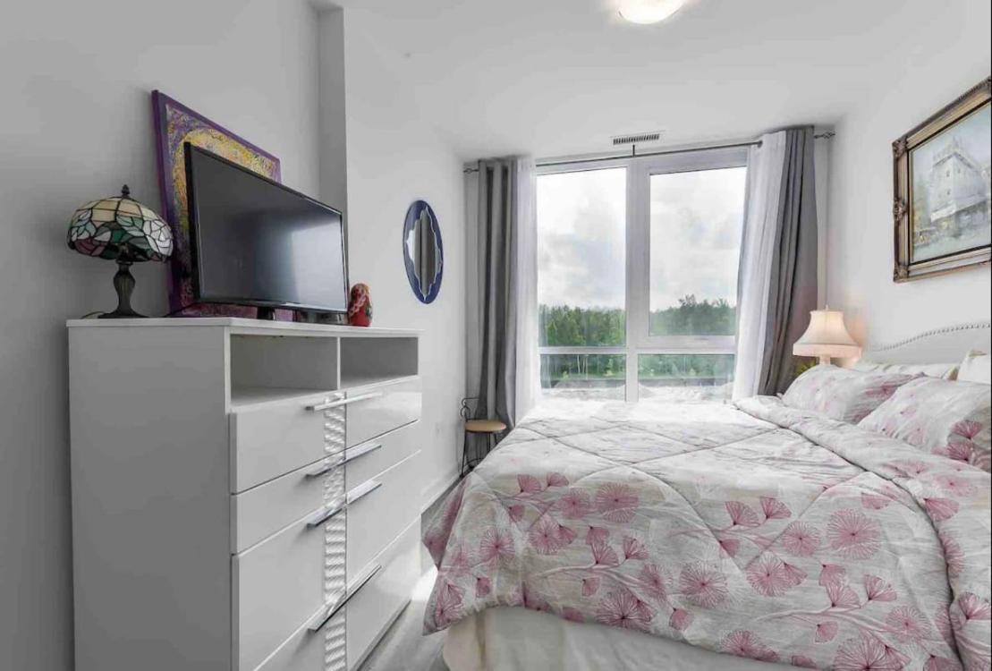 Aquarius 2 Bedroom Condo Friday Harbour Innisfil Экстерьер фото