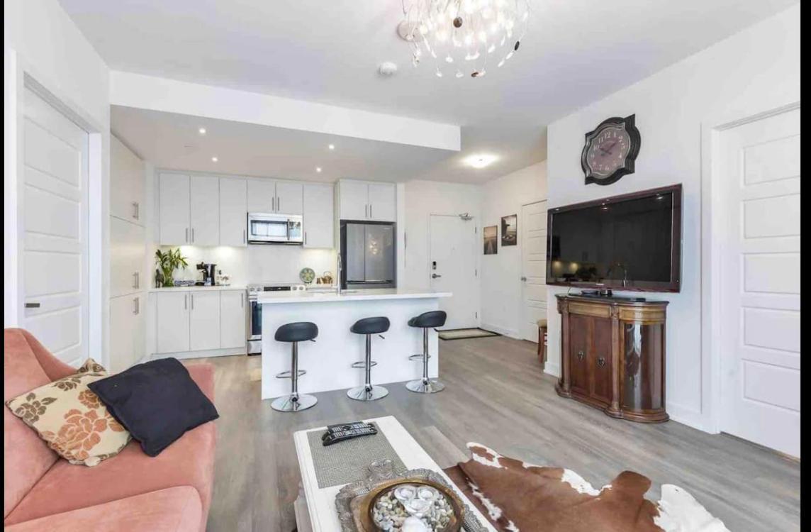 Aquarius 2 Bedroom Condo Friday Harbour Innisfil Экстерьер фото